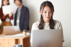業務の属人化はなぜ起きる？原因とデメリット、解消の方法を解説