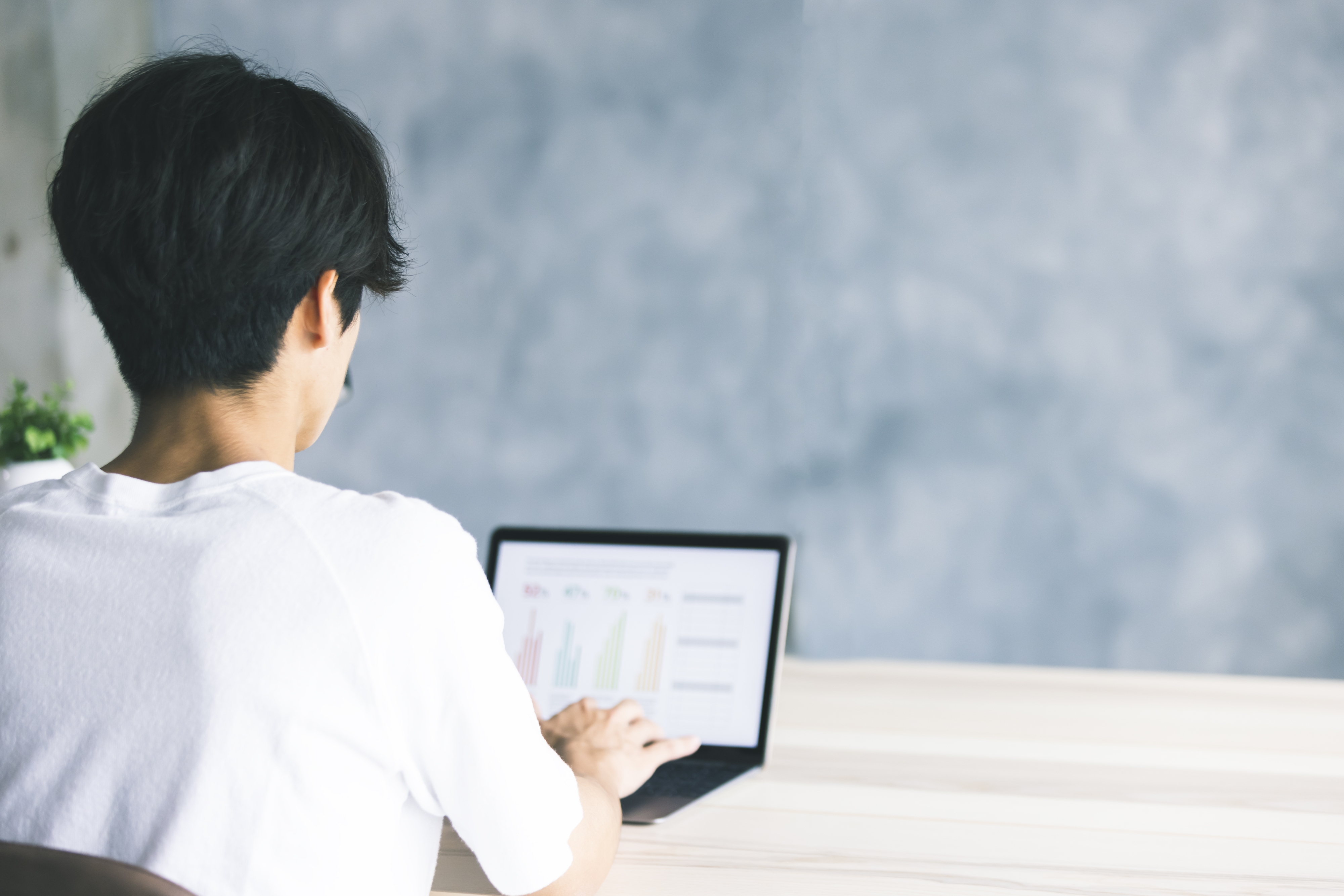 休憩中の「自主的な業務」は労働時間？見逃すと危険なリスクを解説