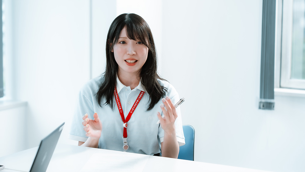 札幌市子ども未来局 子育て支援部（支援制度担当部）保育推進課 保育料係 横山 美音様のインタビュー写真