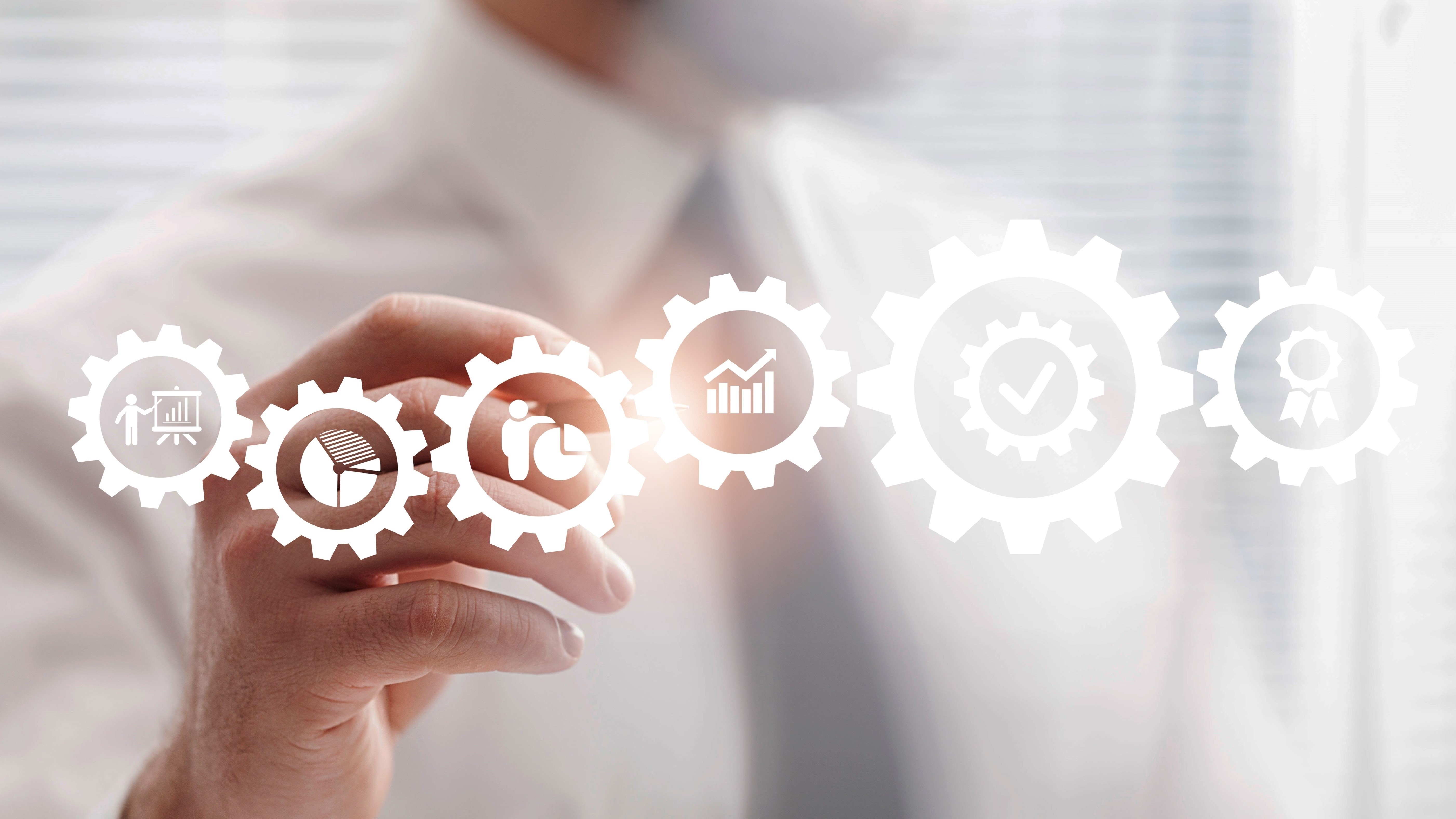 社内ITを支えるヘルプデスク強化術｜教育と標準化で属人化を防ぐ仕組みづくり