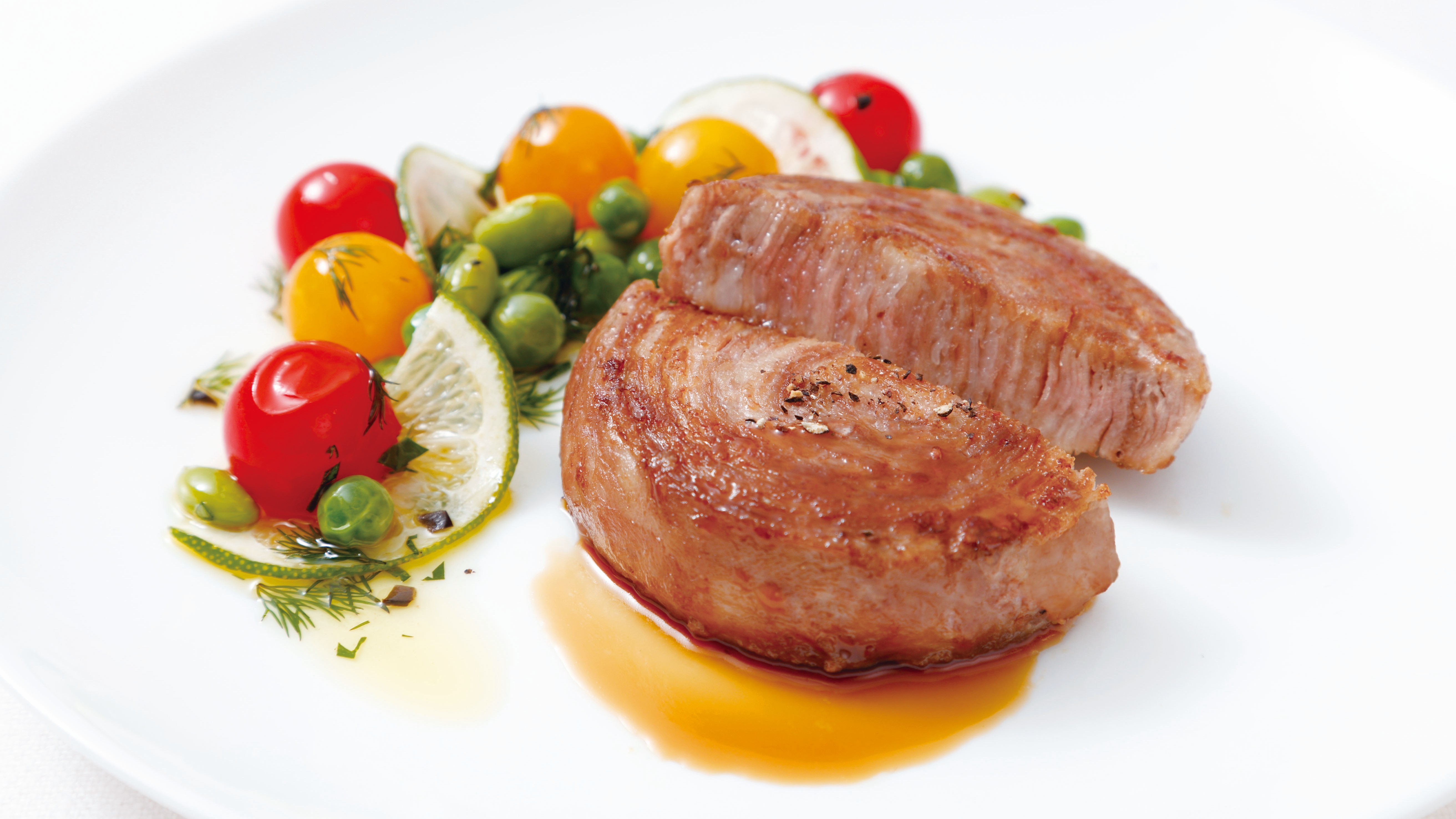 佐世保市様のふるさと納税返礼品「長崎豊味館 黒豚ロールステーキ」写真