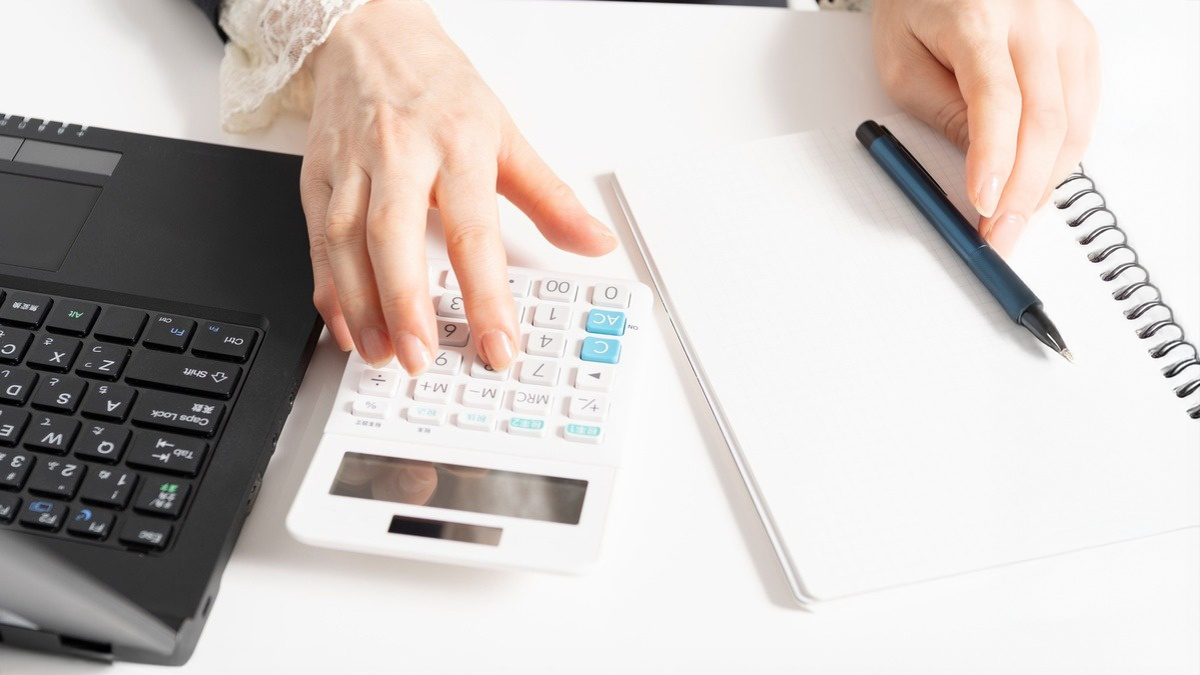 人件費を正しく経費計上する方法は？｜勘定科目・税務リスクのポイントを解説