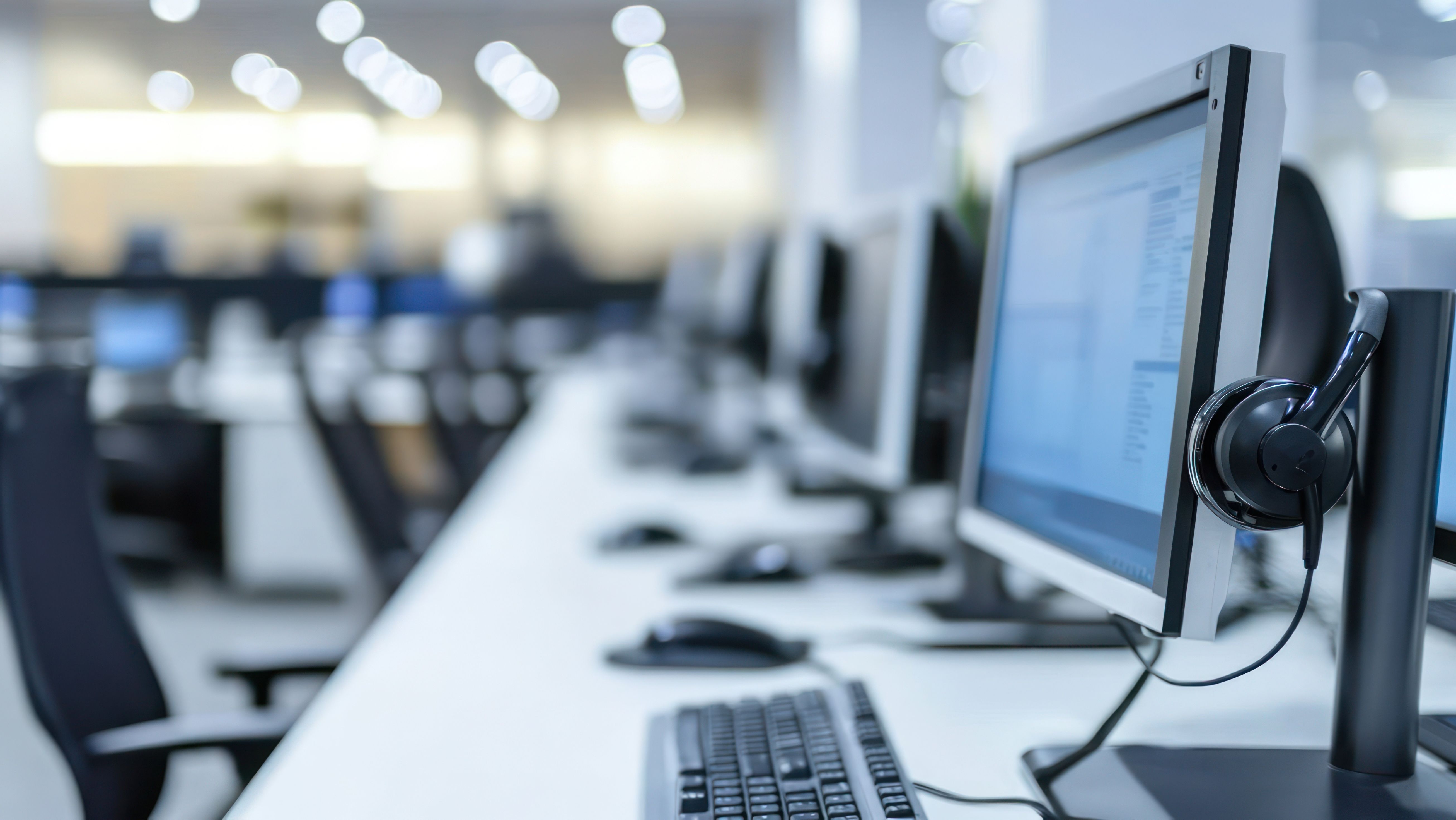 コールセンターの稼働率を改善するには？低下の原因と改善策をご紹介