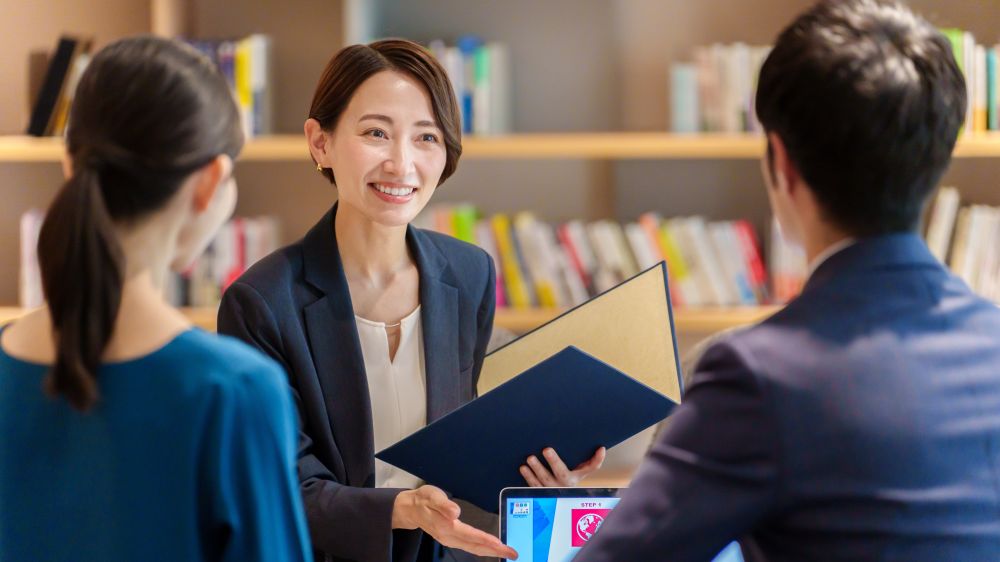 クライアントへ提案する様子