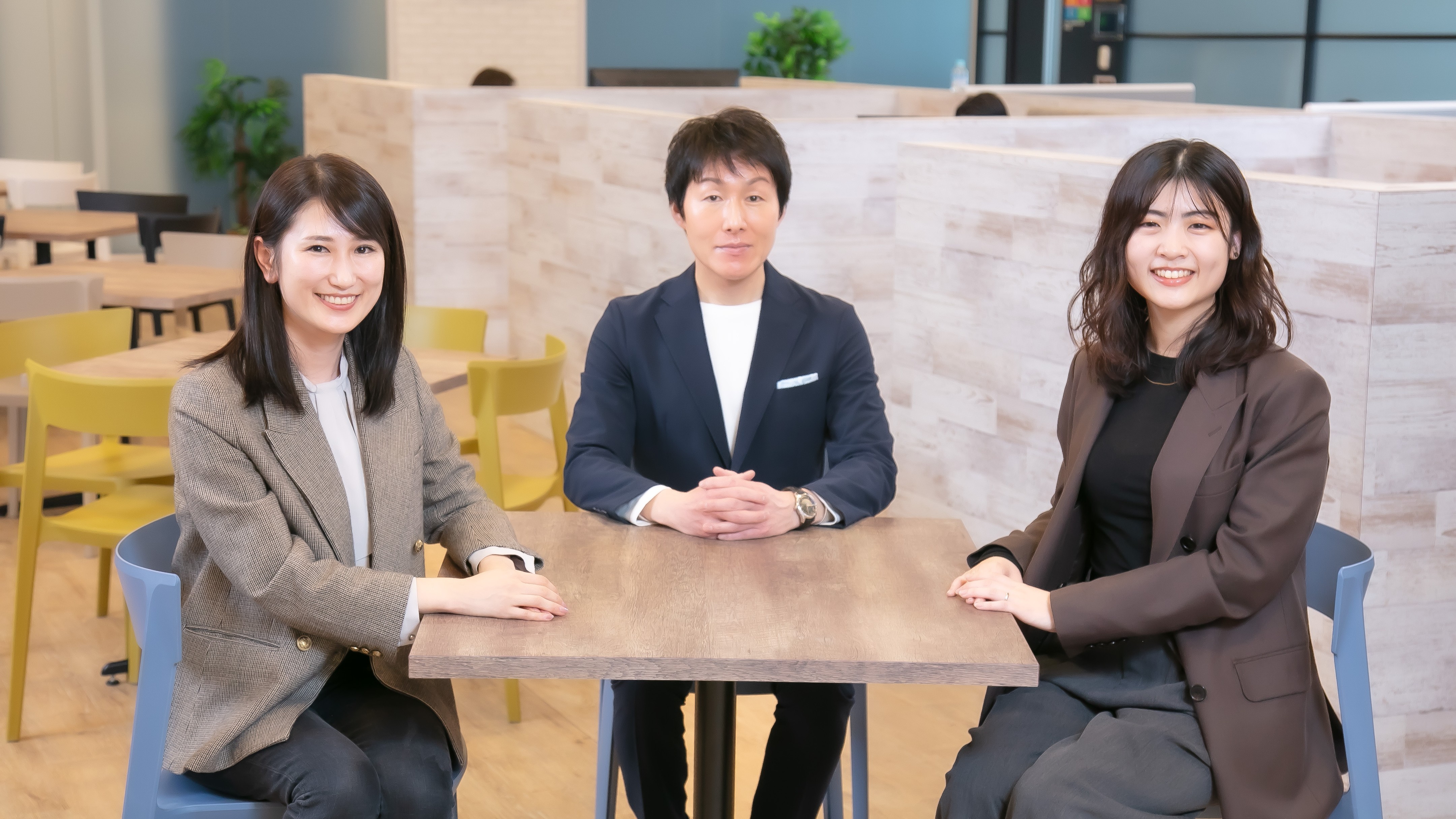 面接は単なる「合否判定」の場ではない。 学生と共に「はたらいて、笑おう。」を見つけるために、 私たちが追求している面接へのこだわり