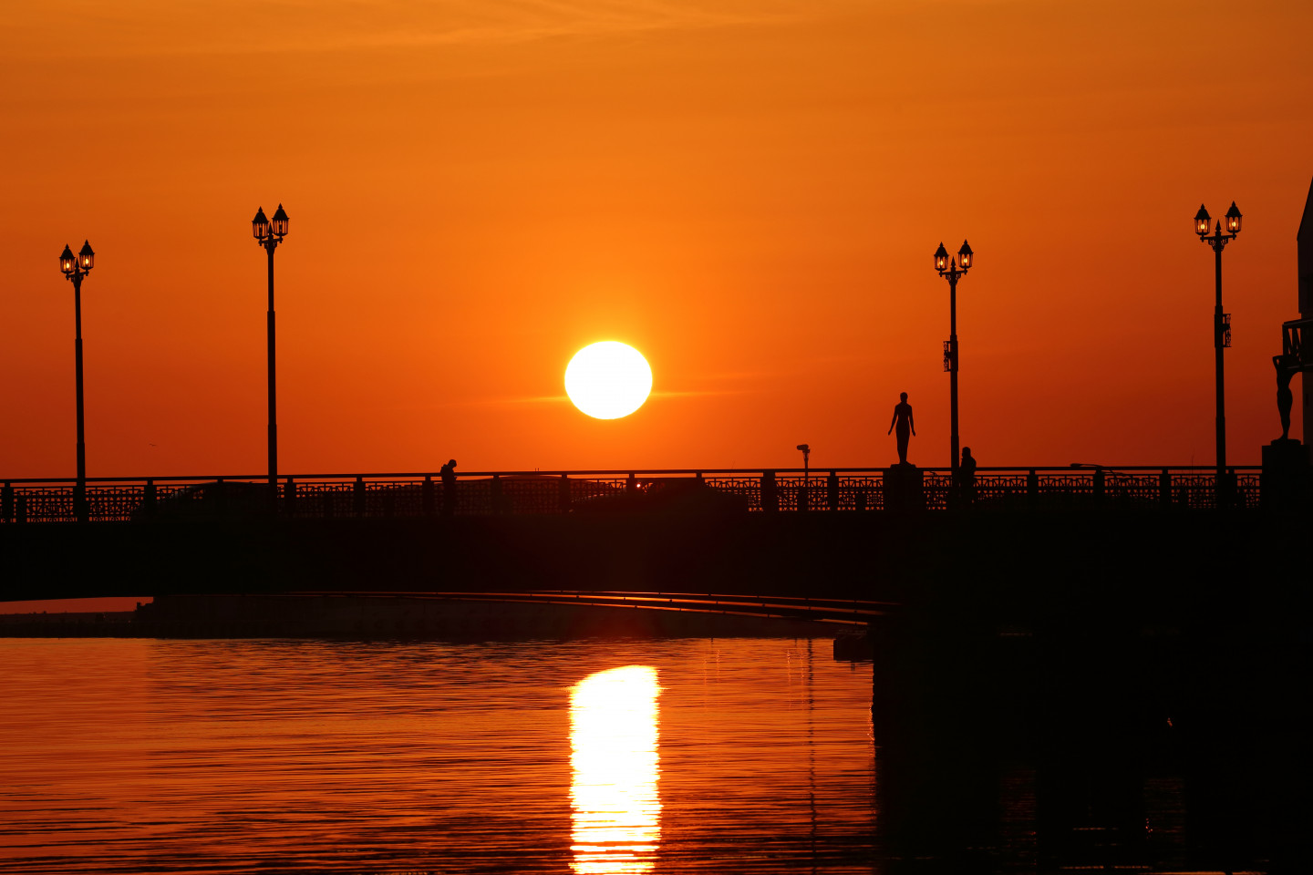andoffice_sunset_main.jpg